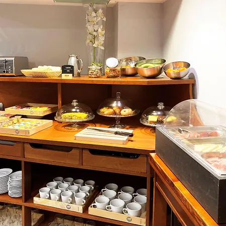 Longoria Plaza By Pandora Oviede