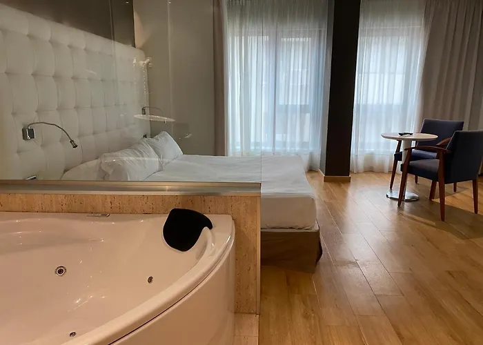 Hotel Longoria Plaza By Pandora