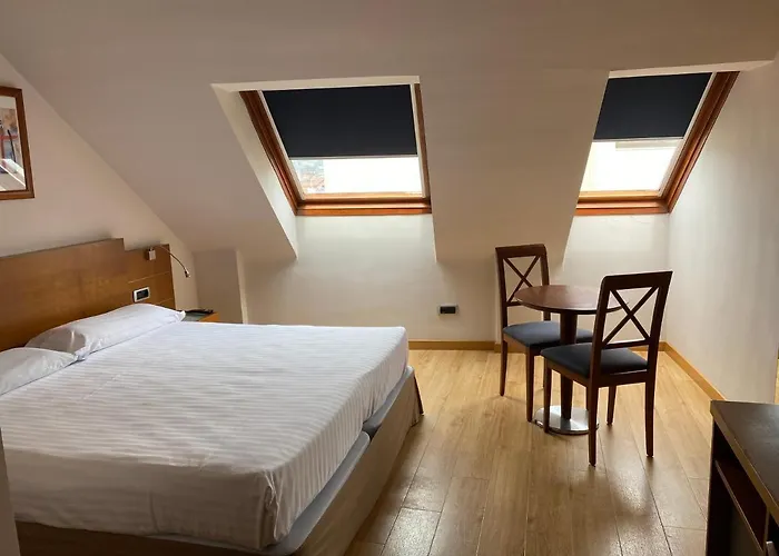 Longoria Plaza By Pandora Oviédo