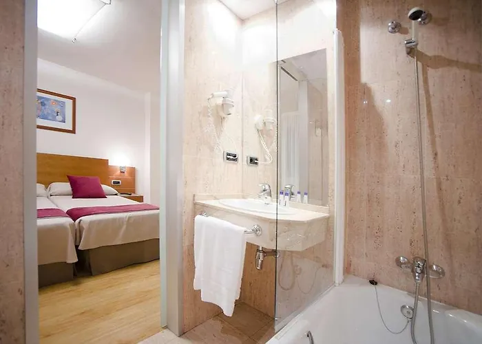 Longoria Plaza By Pandora Hotel