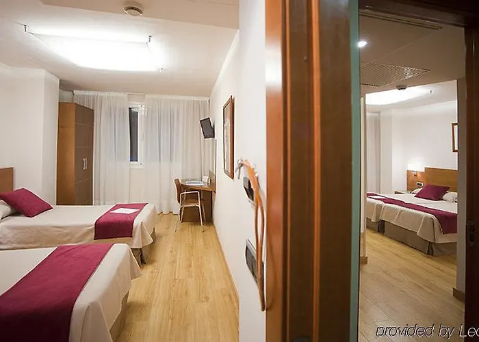 Longoria Plaza By Pandora 3*