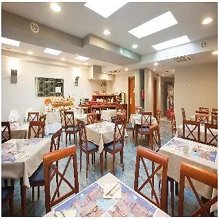 Longoria Plaza By Pandora Oviédo