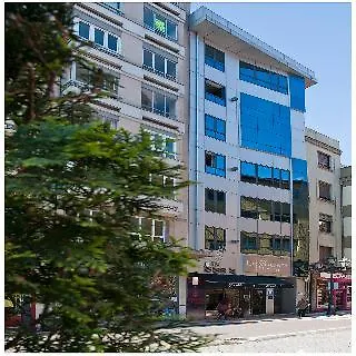 Longoria Plaza By Pandora Oviédo